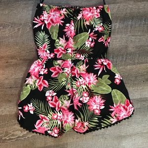 Spring patterned strapless romper